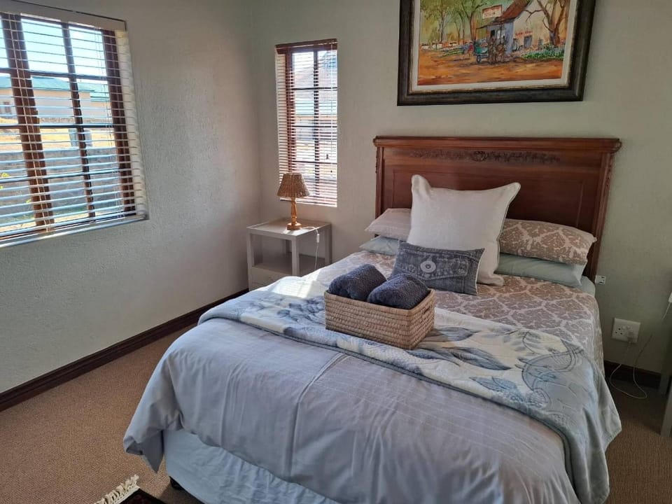 Bed, Decorative detail, Bedroom