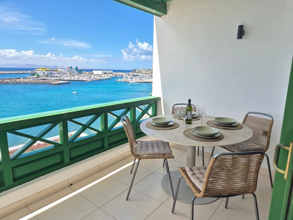 Day, Natural landscape, View (from property/room), Balcony/Terrace, Dining area, Sea view