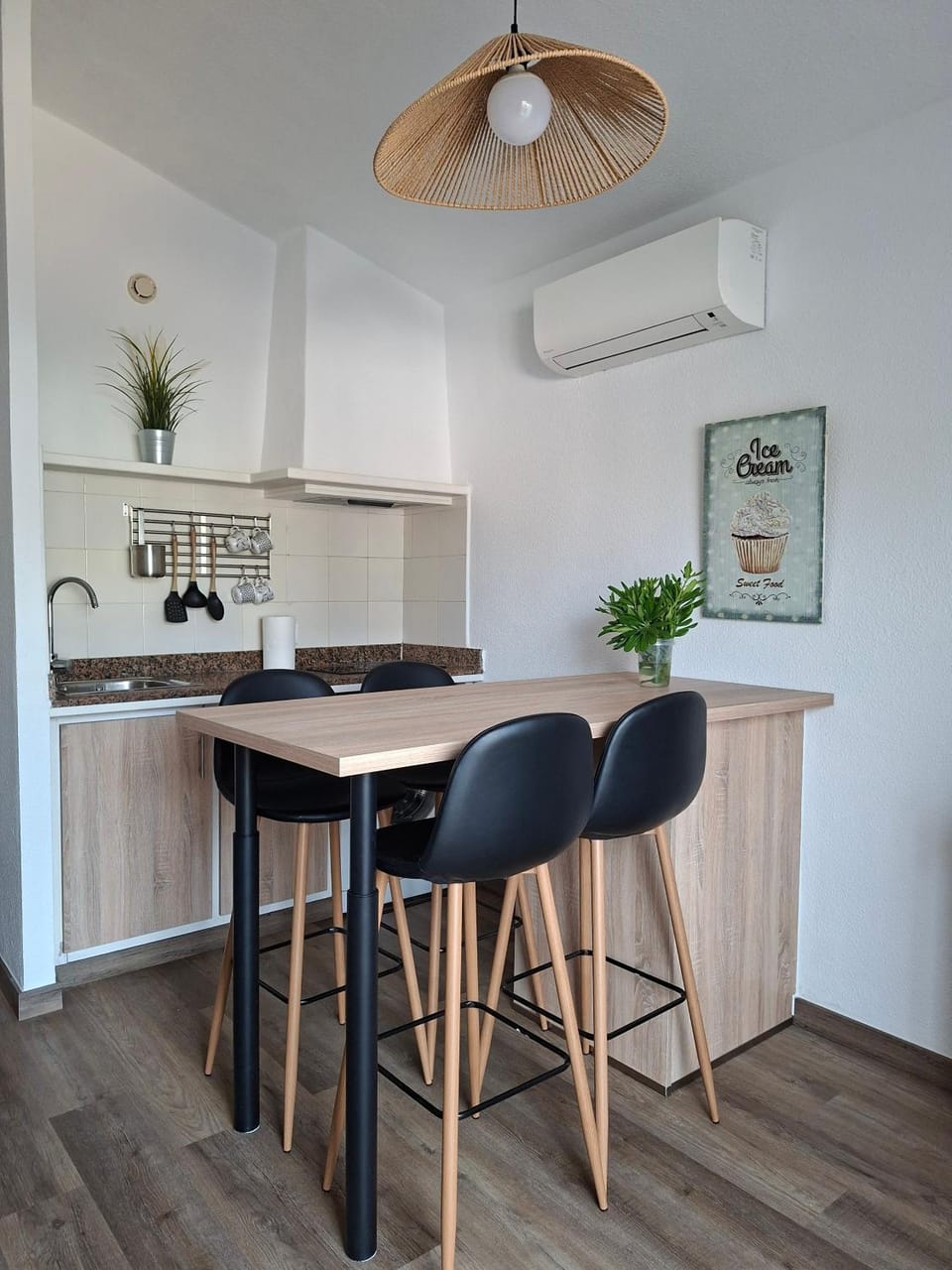 Property building, Kitchen or kitchenette, Living room