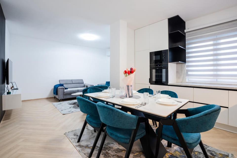 TV and multimedia, Living room, Seating area, Dining area
