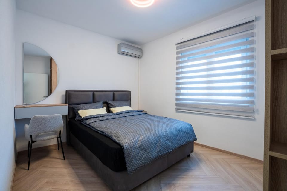 Bed, Photo of the whole room, Bedroom, air conditioner