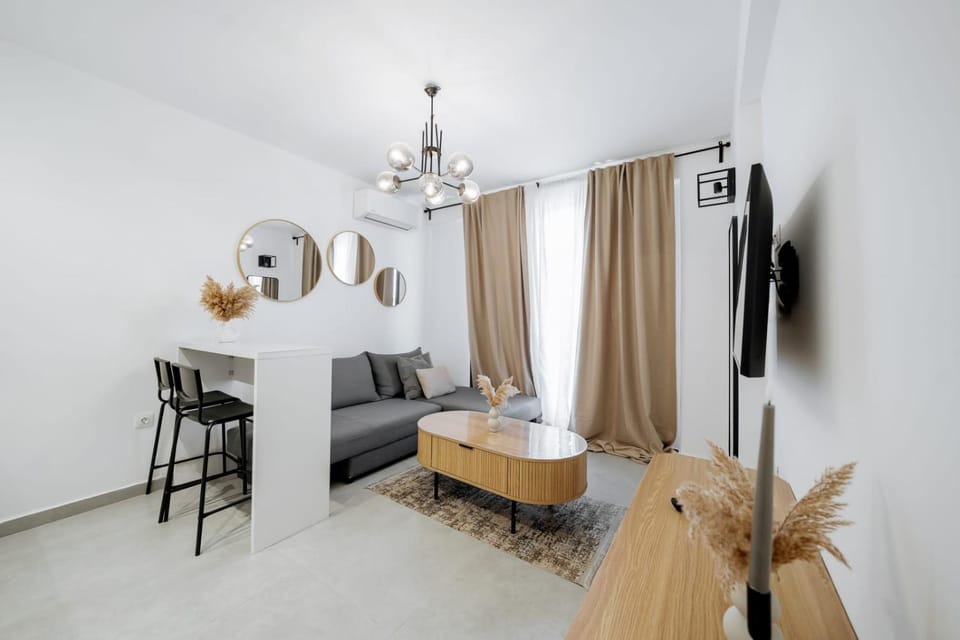 Bed, TV and multimedia, Living room, Seating area