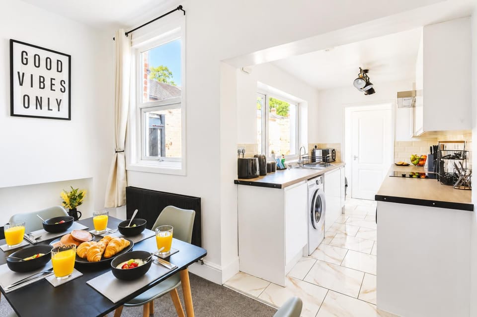 Stylish Spacious 2BR Near Darlington Hospital House in Darlington