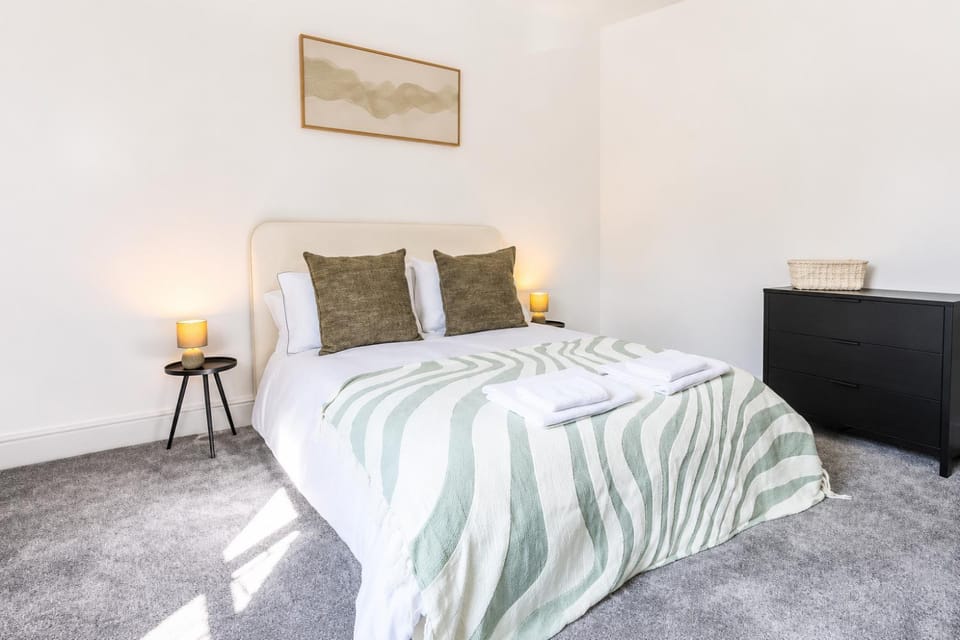 Stylish Spacious 2BR Near Darlington Hospital House in Darlington