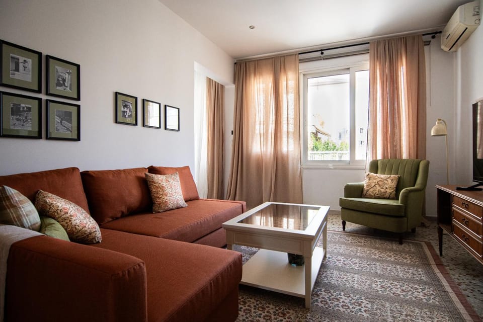 Curated Vintage Athenian apartment with Acropolis view Apartment in Athens