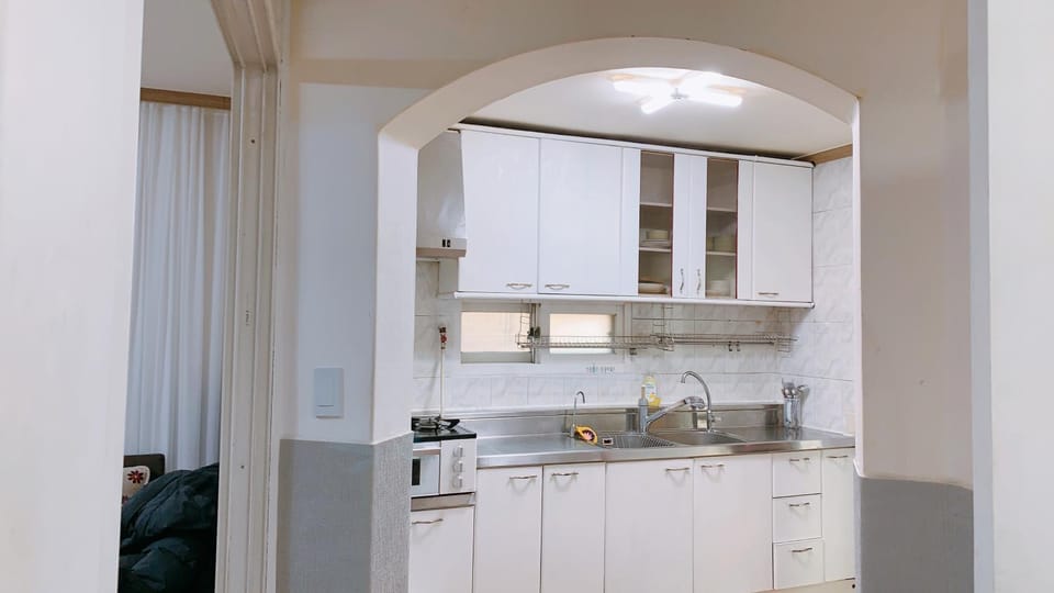 10, near hongik univ, 2 shower rooms, big house Apartment in Seoul