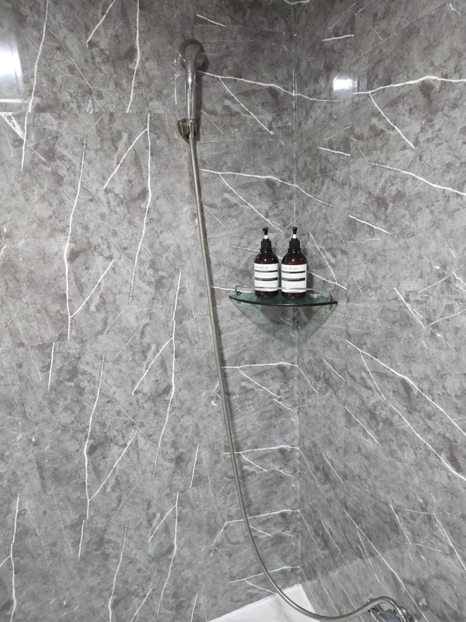 10, near hongik univ, 2 shower rooms, big house Apartment in Seoul