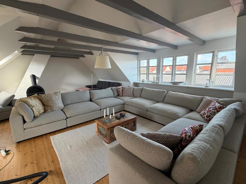 Seating area, group of guests