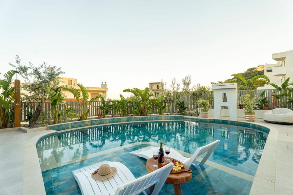 Patio, Natural landscape, View (from property/room), Balcony/Terrace, Pool view, Swimming pool, sunbed