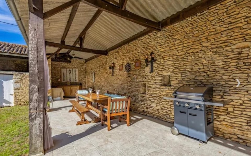 Patio, BBQ facilities