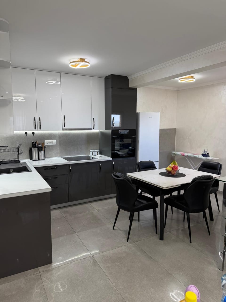 Dining area, kitchen