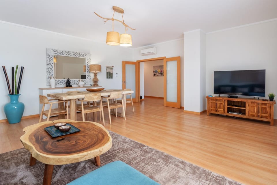 TV and multimedia, Living room, Dining area