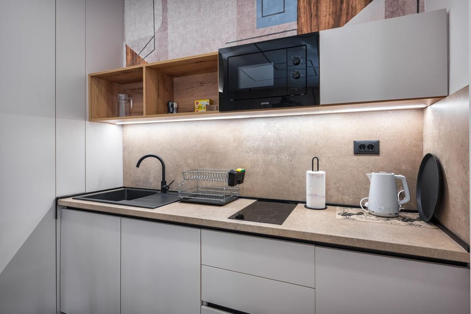 Coffee/tea facilities, microwave, stove