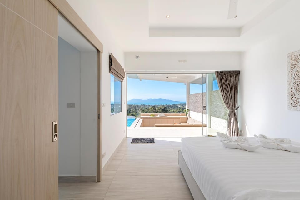 Bed, View (from property/room), Balcony/Terrace, Photo of the whole room, Bedroom, Sea view, towels