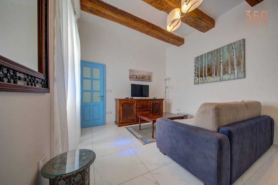 Communal lounge/ TV room, TV and multimedia, Living room, Seating area, Evening entertainment