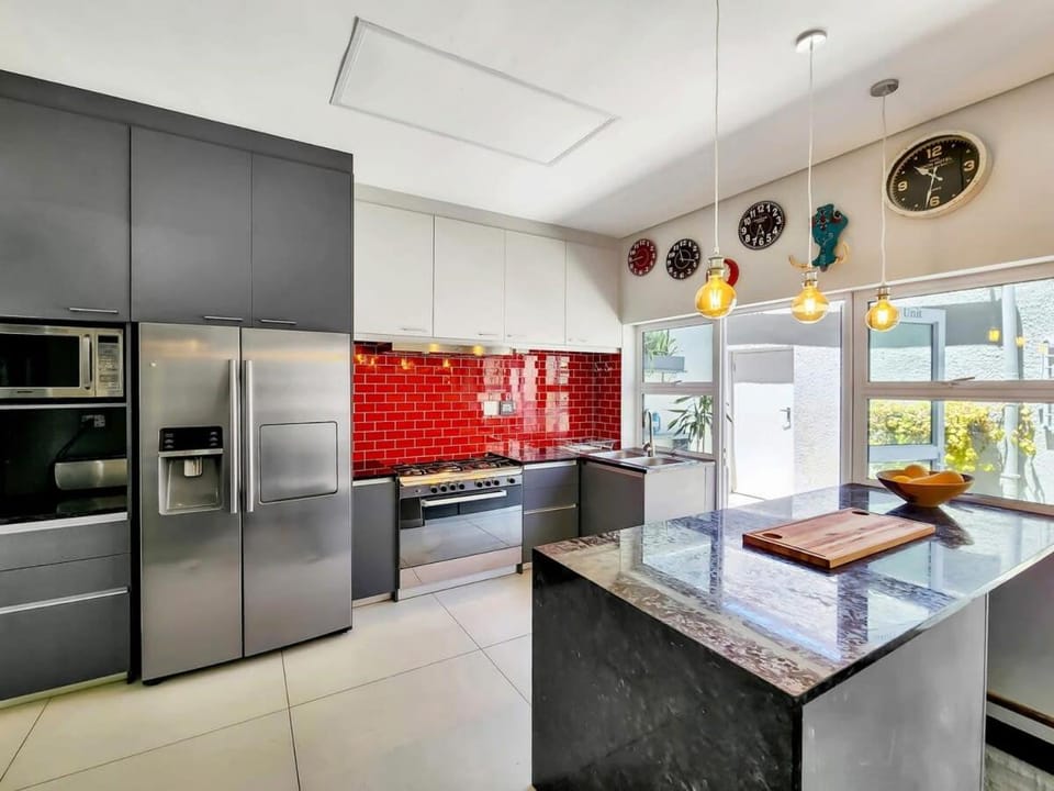 Middelhof Three Anchor Bay 4BR with Parking Apartment in Sea Point
