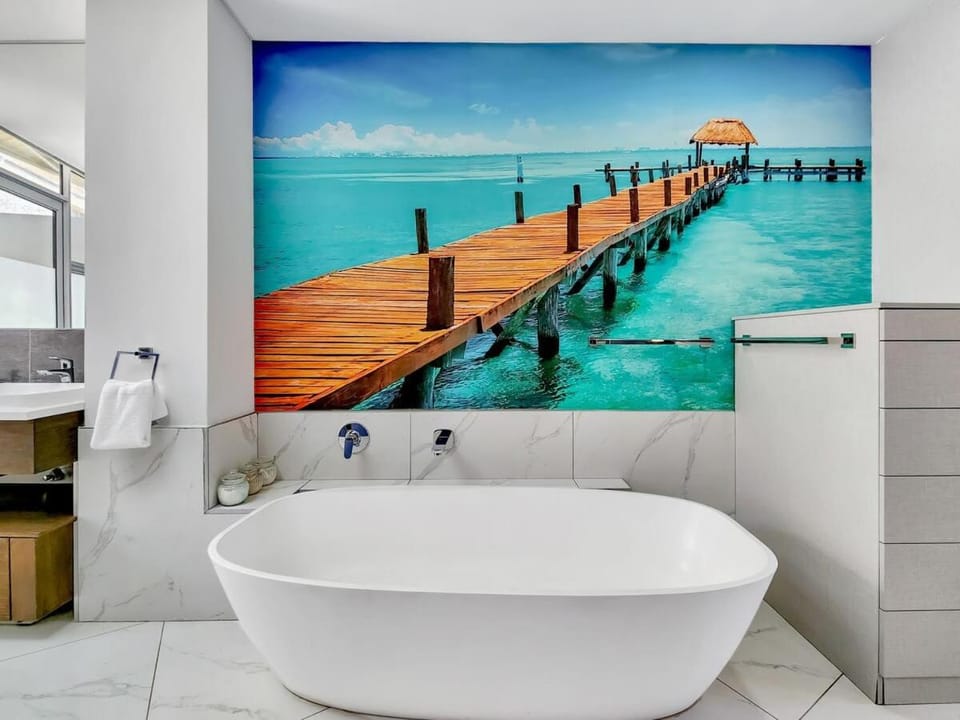 Middelhof Three Anchor Bay 4BR with Parking Apartment in Sea Point
