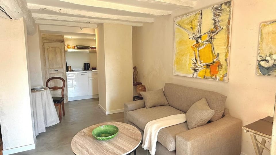 TV and multimedia, Living room, Seating area, Dining area, heating, internet