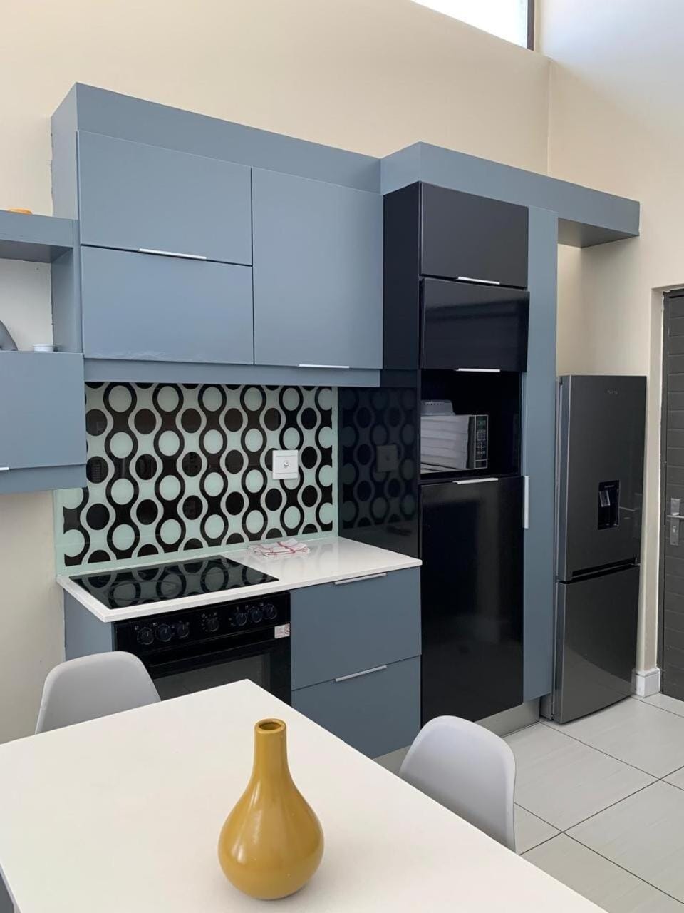 Beautiful 2 bedroom unit, inverter & complex pool Apartment in Sandton