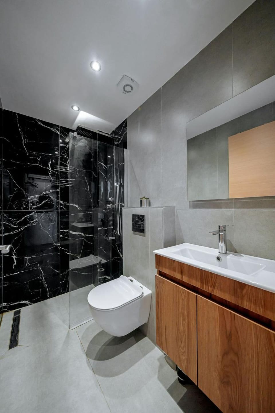 Shower, Toilet