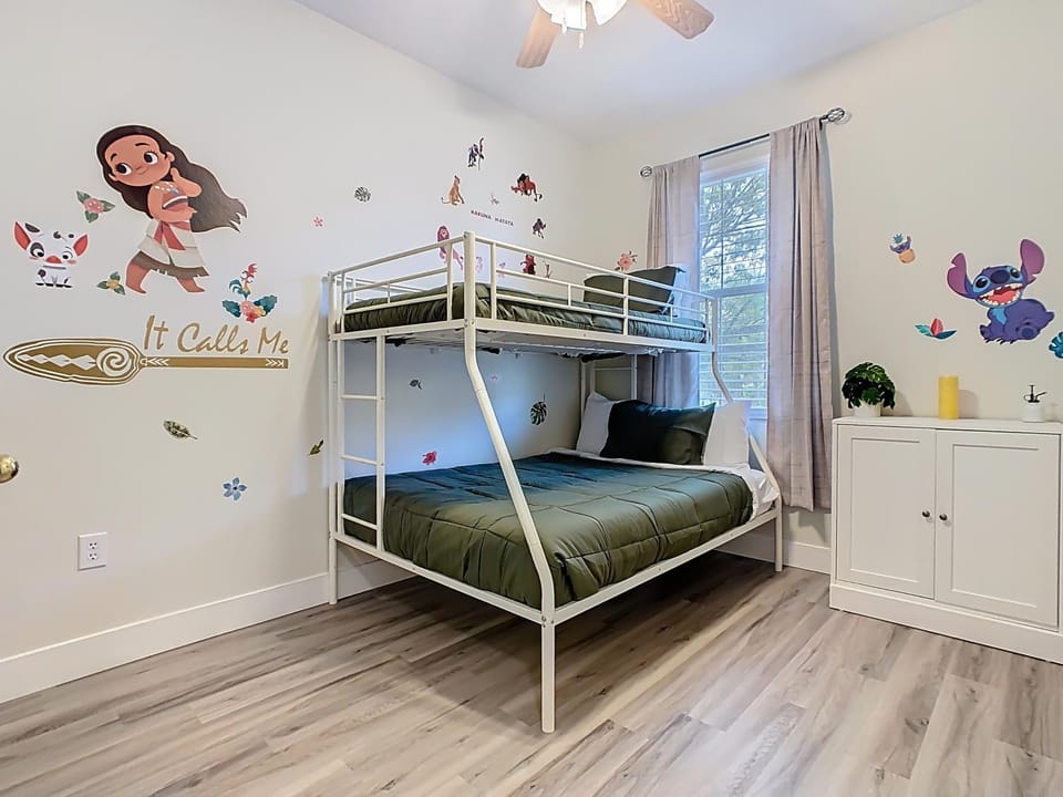 Bedroom, bunk bed