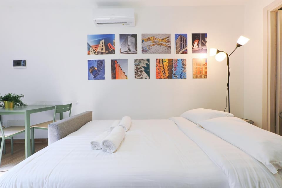 Bed, Photo of the whole room, Bedroom, towels, air conditioner
