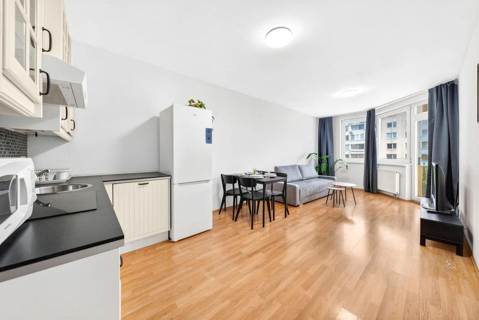 Kitchen or kitchenette, Dining area, dishwasher, oven, stove