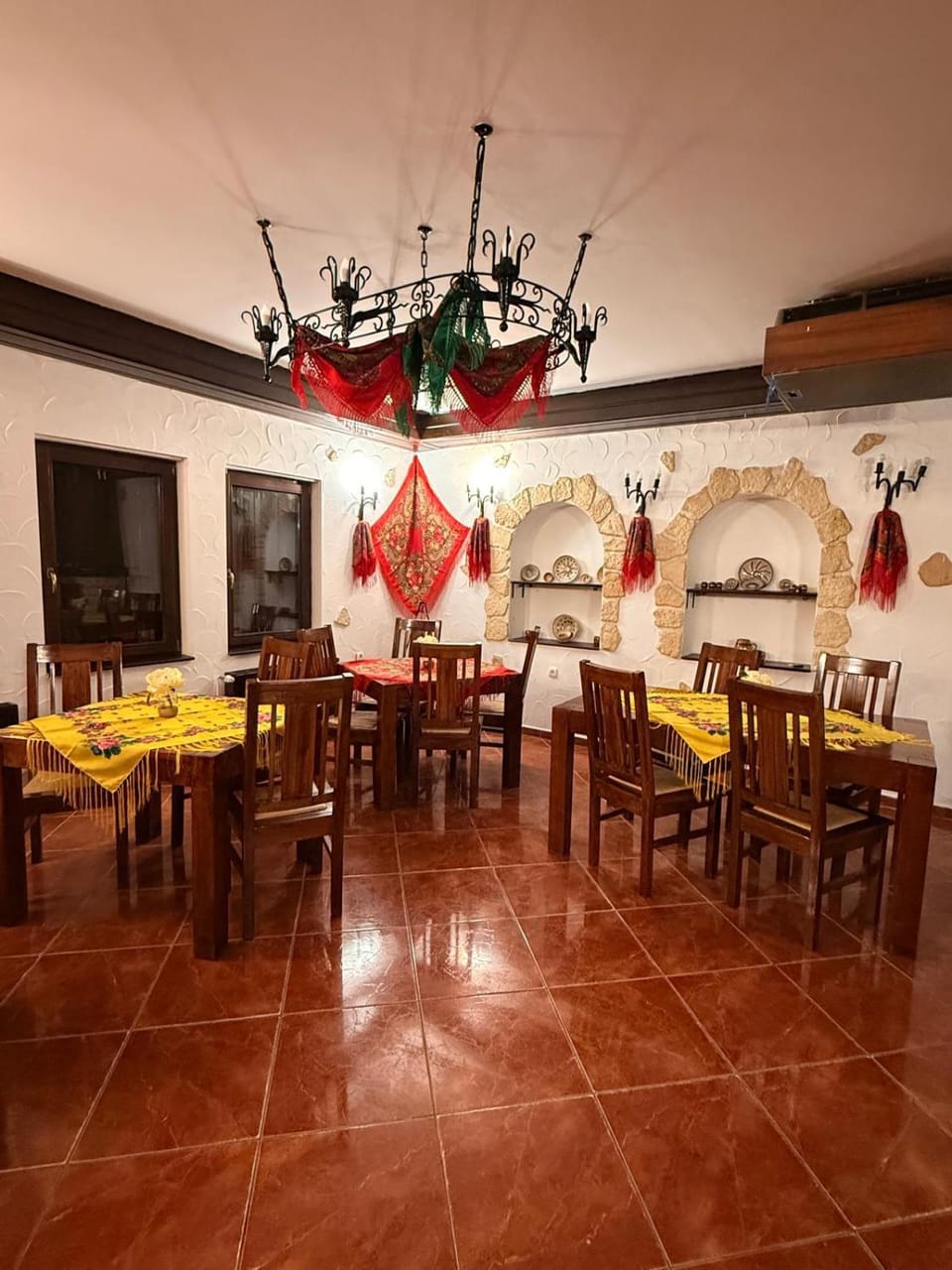PENSIUNEA STEJARUL -Restaurant LA GITANA Bed and Breakfast in Romania