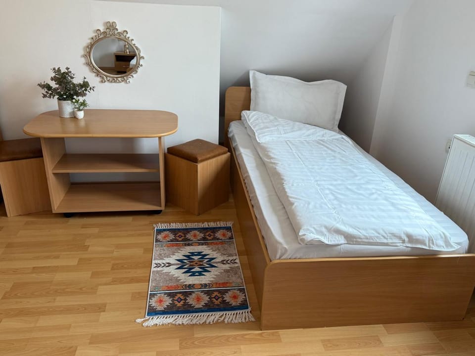 PENSIUNEA STEJARUL -Restaurant LA GITANA Bed and Breakfast in Romania
