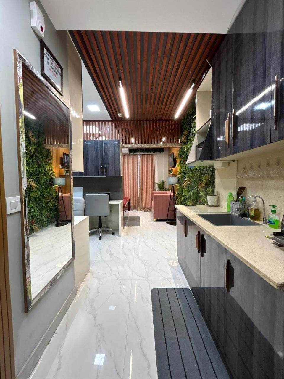 Essque Stay Apartment in Noida
