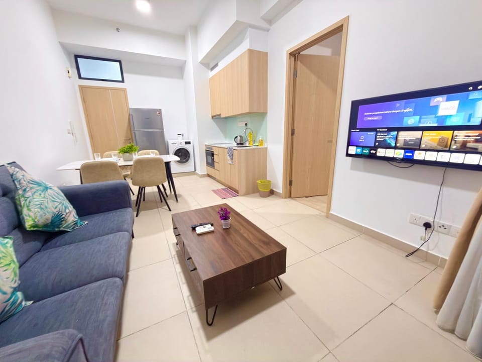 Communal lounge/ TV room, TV and multimedia, Kitchen or kitchenette, Living room, Seating area, Dining area, Evening entertainment
