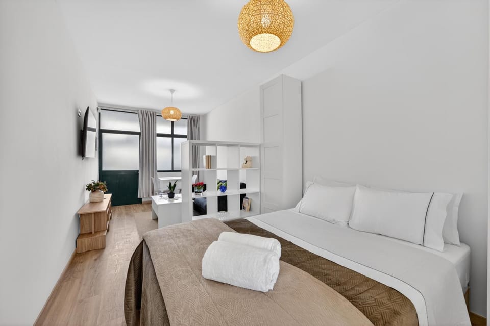 Bed, Photo of the whole room, Bedroom, towels