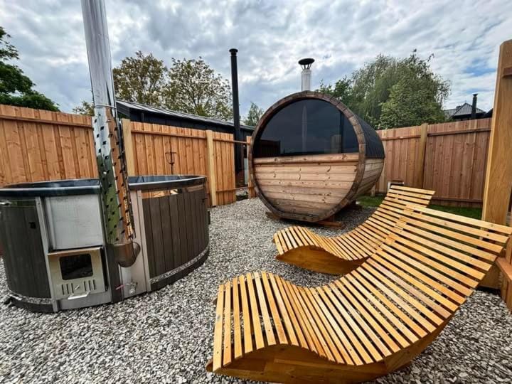 Hot Tub, Sauna