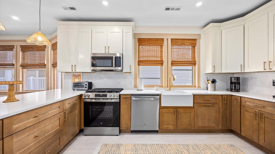 Modern Historic Charm 4br ONE Block to Beach House in Ocean City