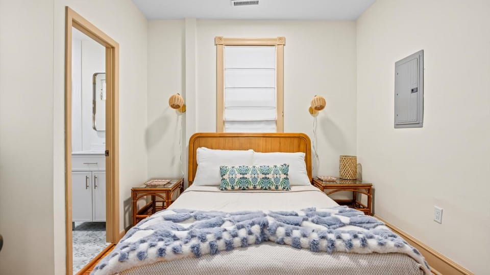 Modern Historic Charm 4br ONE Block to Beach House in Ocean City
