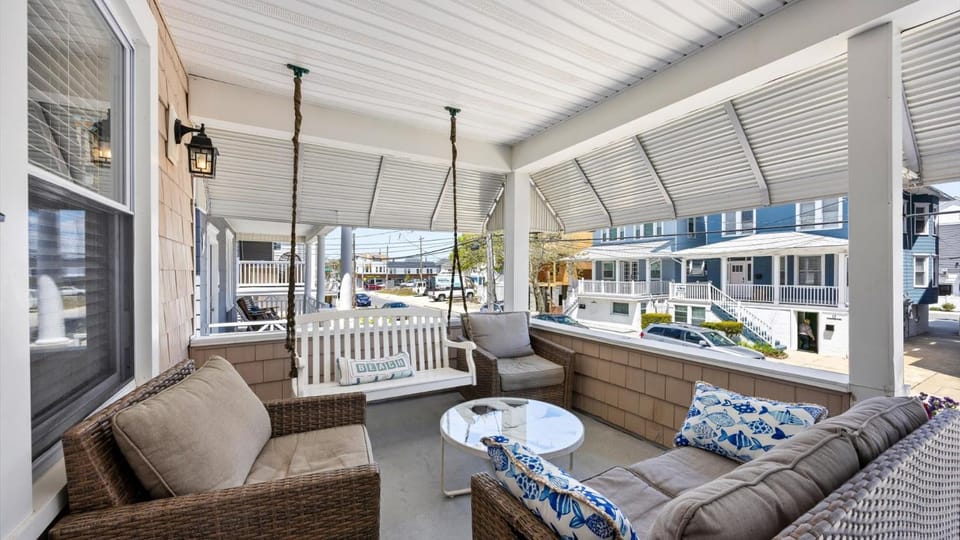 Sleeps 16 All Redone w Yard 1 block to Beach House in Ventnor City