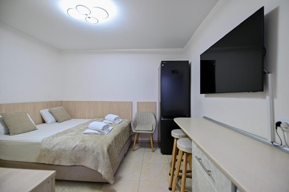 Communal lounge/ TV room, TV and multimedia, wardrobe