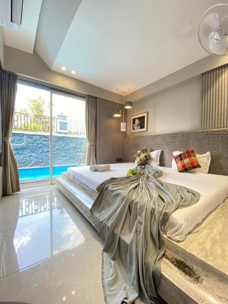 Bedroom, Pool view, Swimming pool