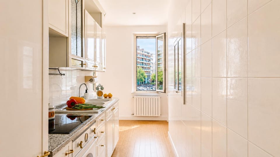 Kitchen or kitchenette, oven, kitchen