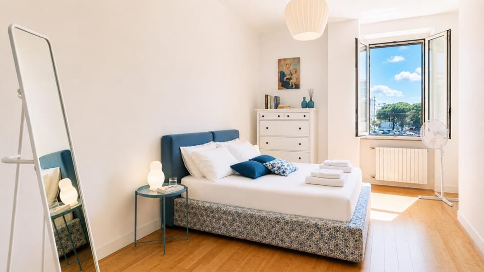 View (from property/room), Photo of the whole room, Bedroom, towels