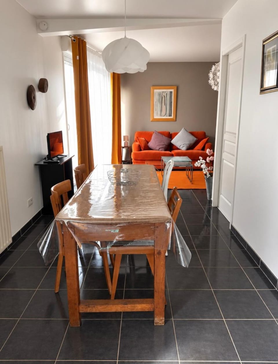 T2 Séjour Pro & Vacances - Wi-Fi & Parking ext gratuit Apartment in Pays de la Loire