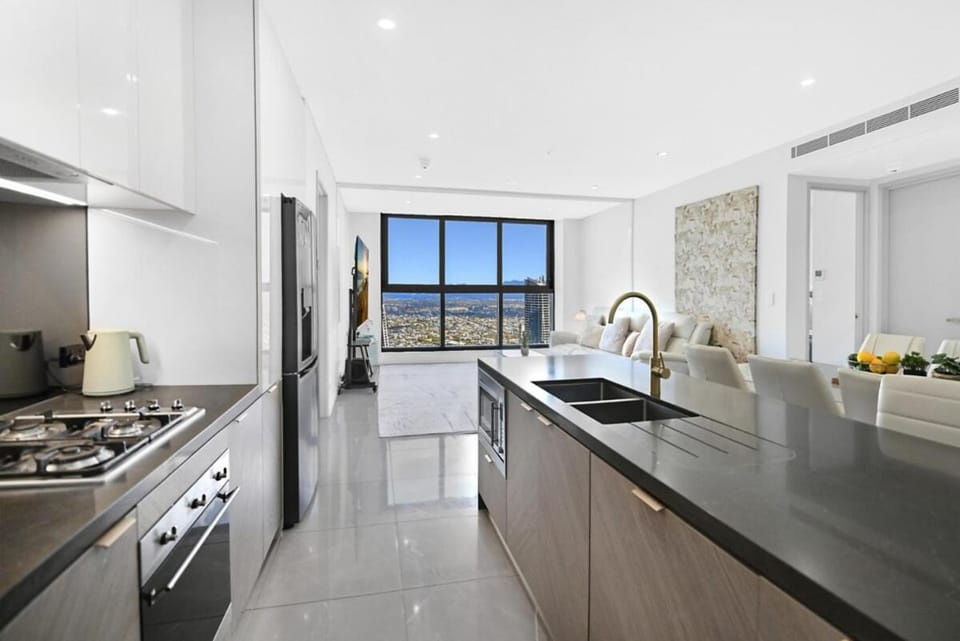 Level 61 Massive 4BDR Stunning Ocean Views Apartment in Surfers Paradise