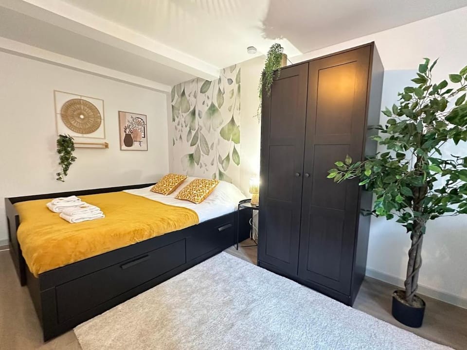 Bed, Decorative detail, wardrobe