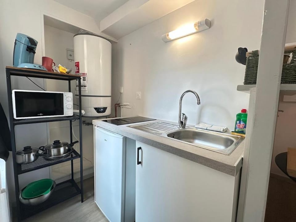 Coffee/tea facilities, microwave, kitchen