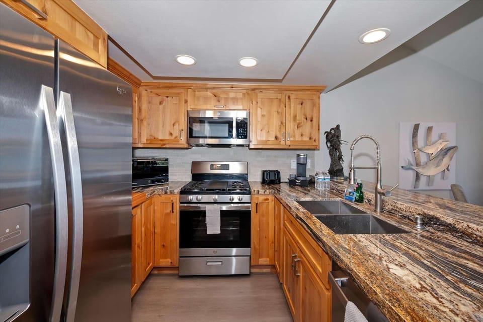 Village Lakefront Paradise House in Lake Arrowhead