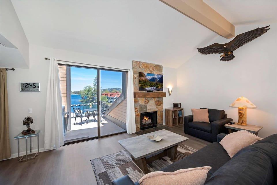 Village Lakefront Paradise House in Lake Arrowhead