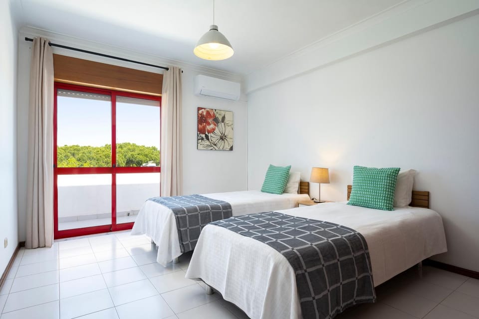 Bed, Bedroom, air conditioner