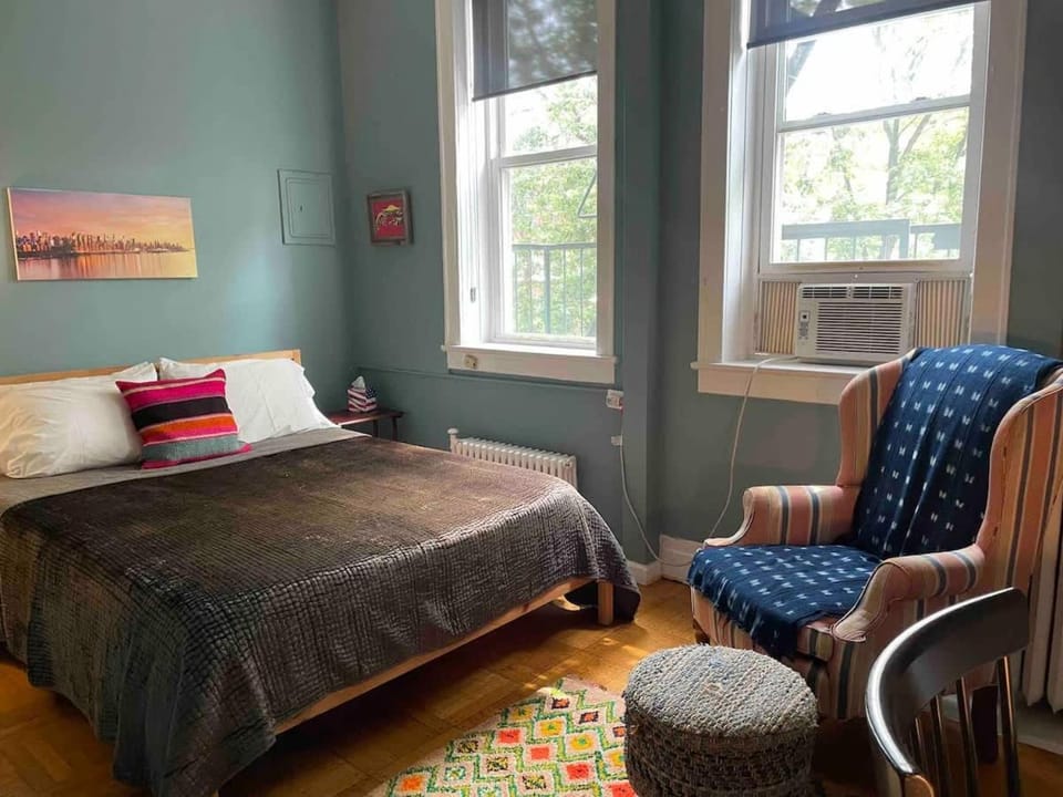 Junior 1-Bedroom Apt in Lovely Uptown Brownstone Apartment in Hoboken