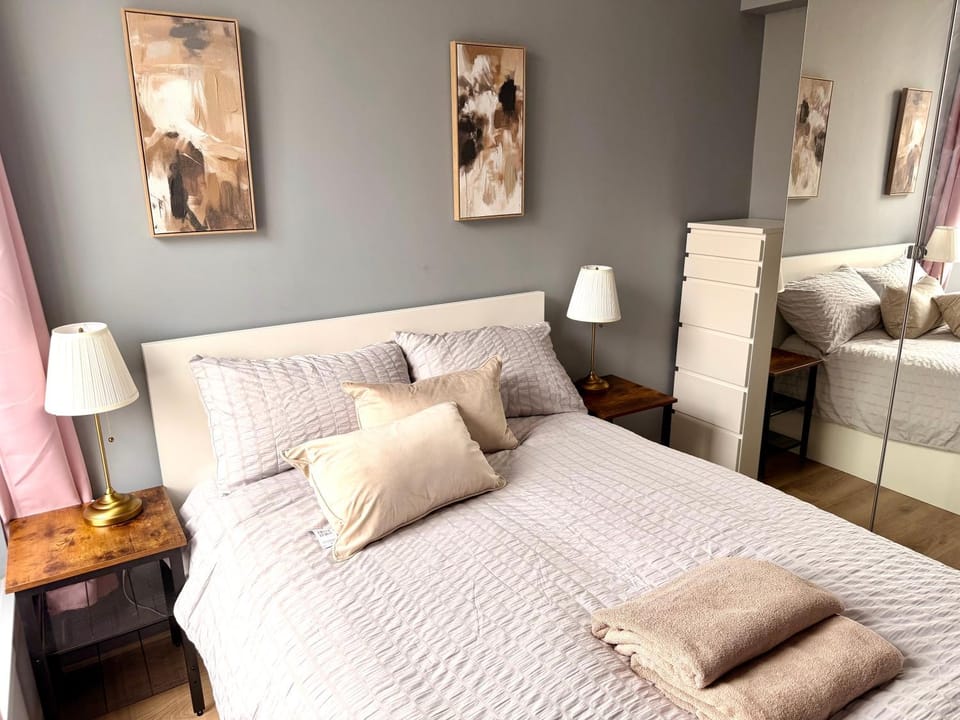Old Town Edinburgh Apt - SuperFast WiFi - 3BR Sleeps 7 Apartment in Edinburgh