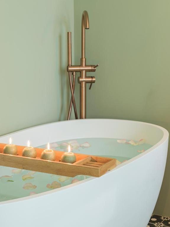 Hot Tub, Bath